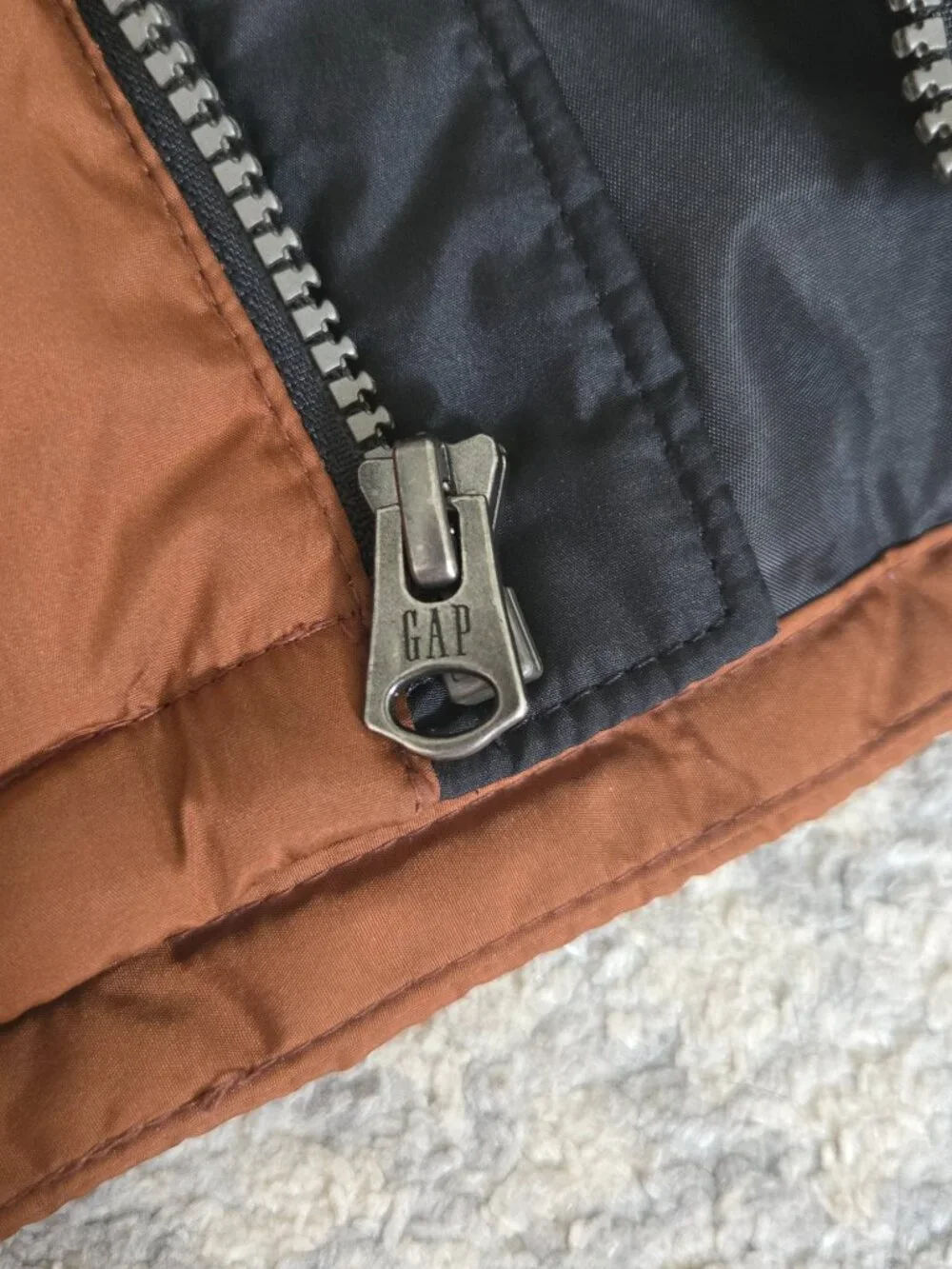 GAP Kids Unisex Quilted Puffer Vest Gilet Colorblock Black Brown Size XL